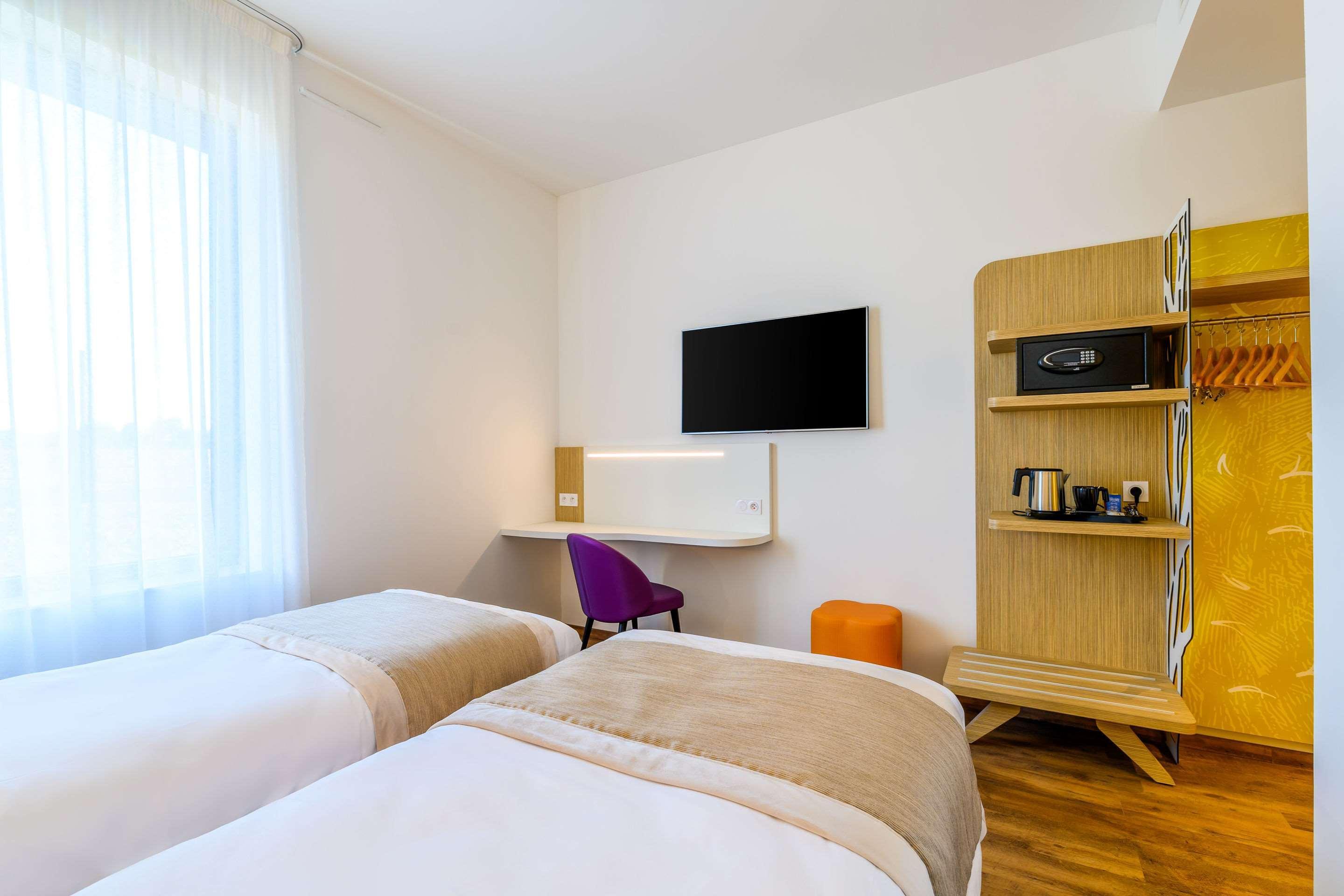 ควอลิตี้ โฮเต็ล อาเมียง ปูแล็งวิล Hotel Poulainville ภายนอก รูปภาพ